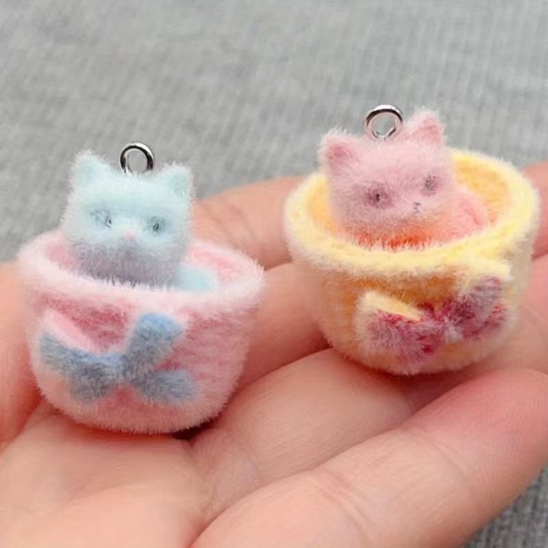 Event Party - 4個入り3Dぬいぐるみ樹脂製猫ペンダント、DIYジュエリー製作イヤリング、キーホルダー、アクセサリー